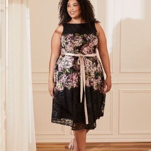 Laura Plus Floral Print Lace Dress Size 24